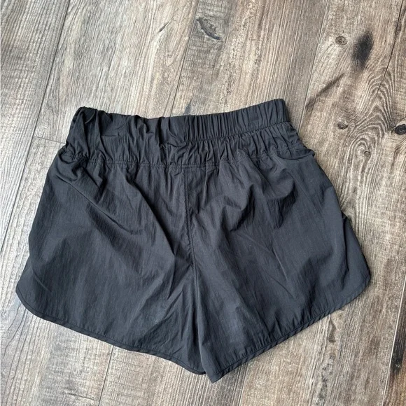 Yogalicious Radiant Commuter Short Black Women's Size Small - Picture 4 of 4